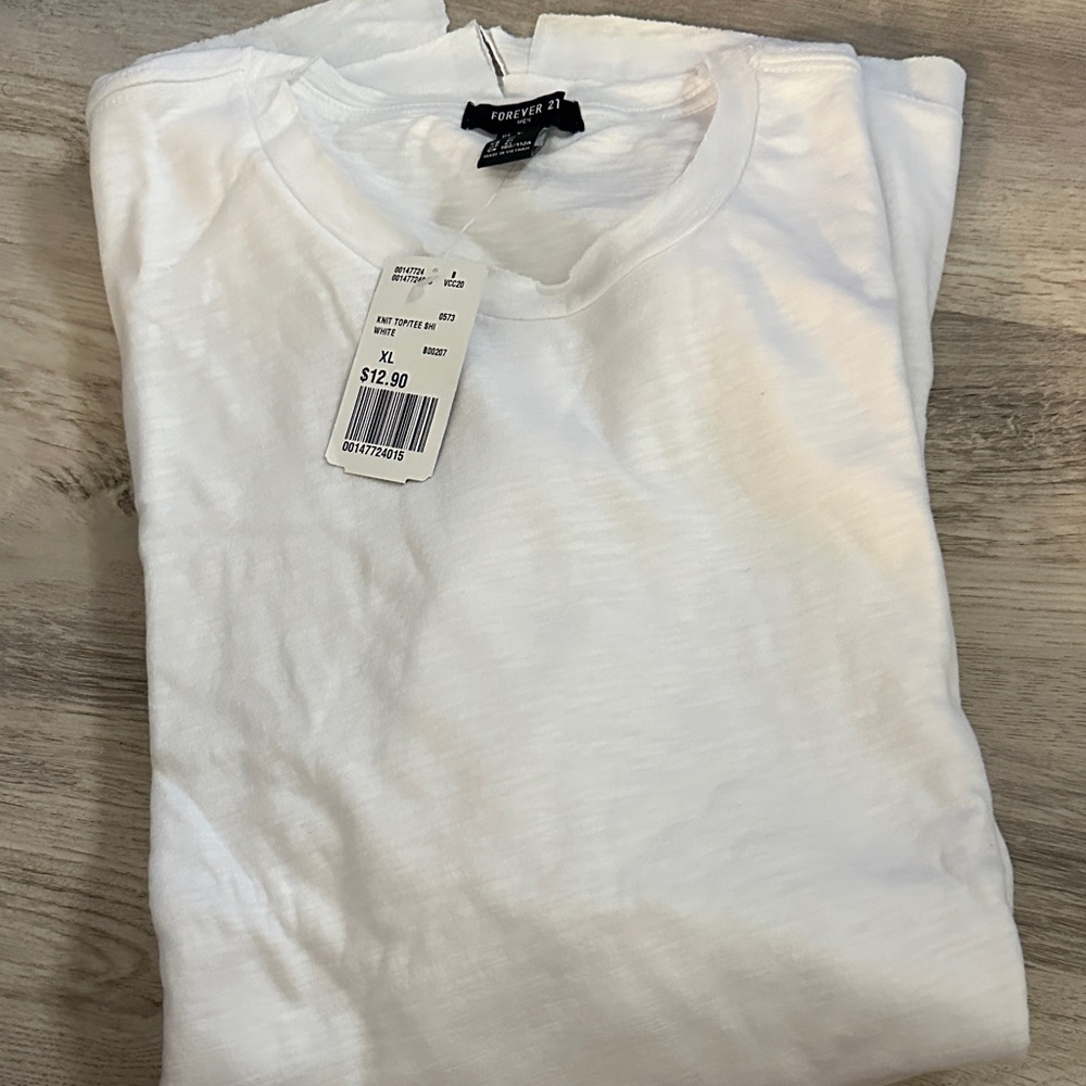 Forever 21 Men's Classic White short sleeve Tee